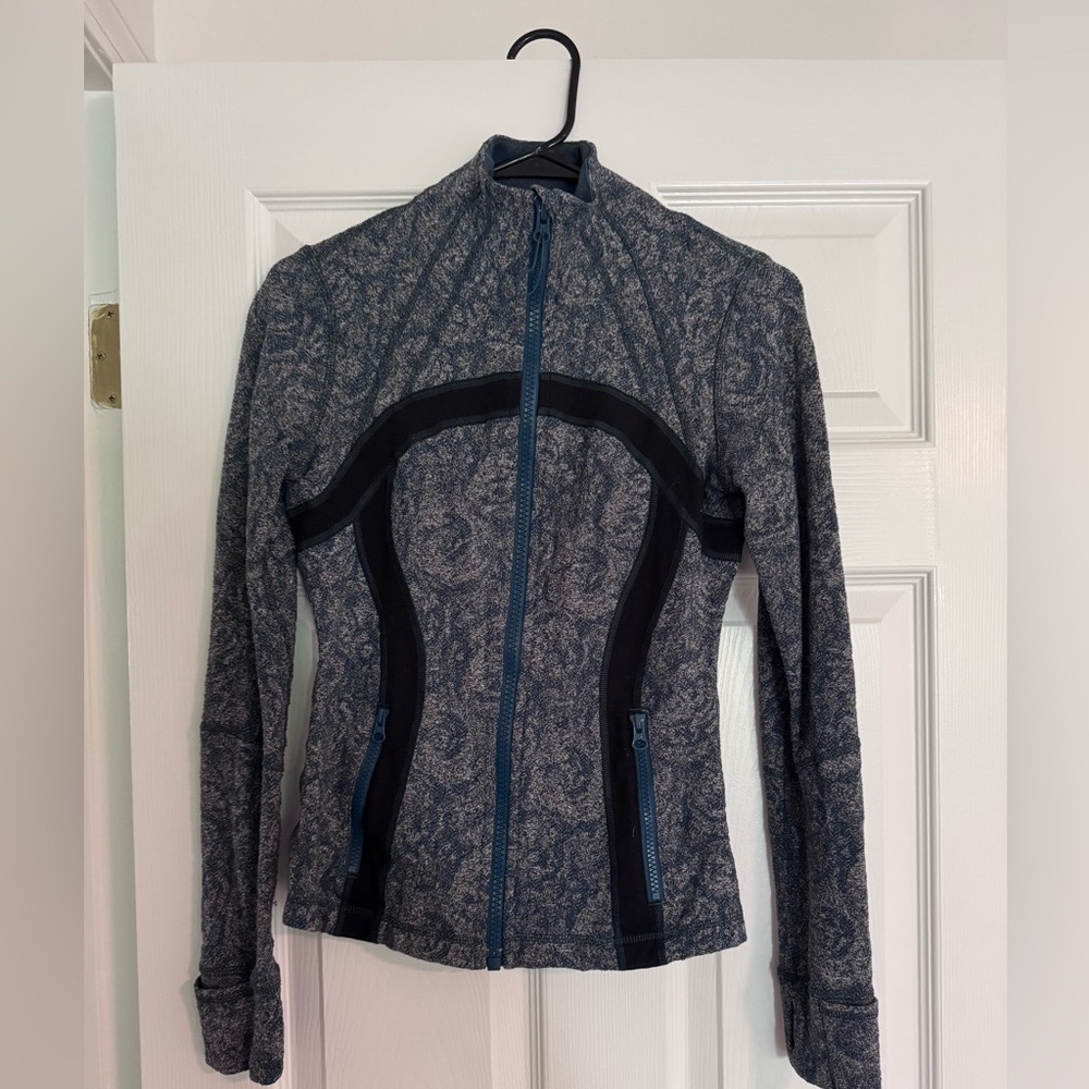 Lulu Lemon Women's Blue and Black Jacket